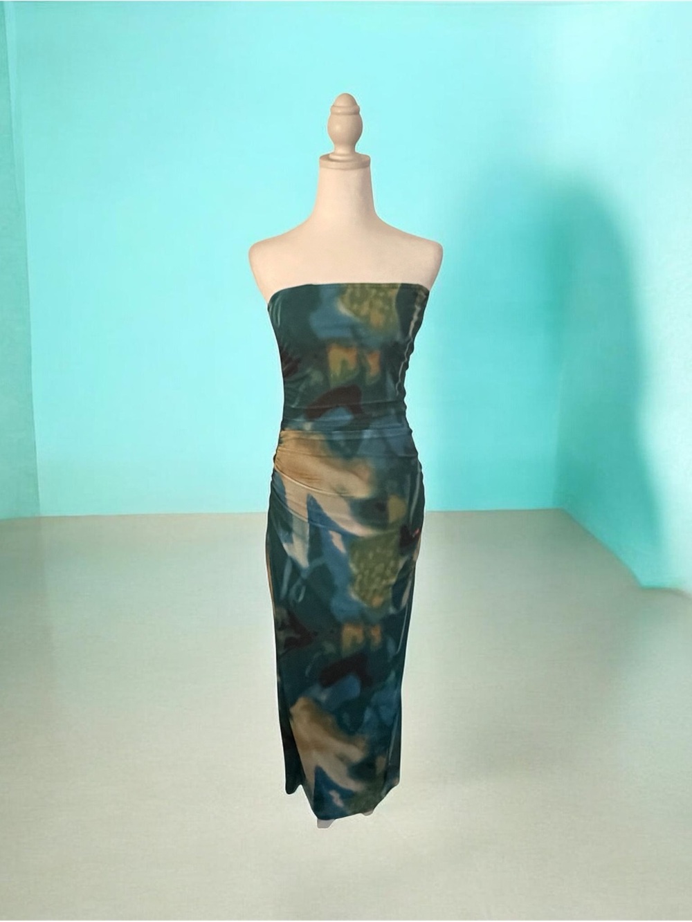NWOT Strapless Abstract Print Ruched Maxi Dress Size M - Picture 2 of 6